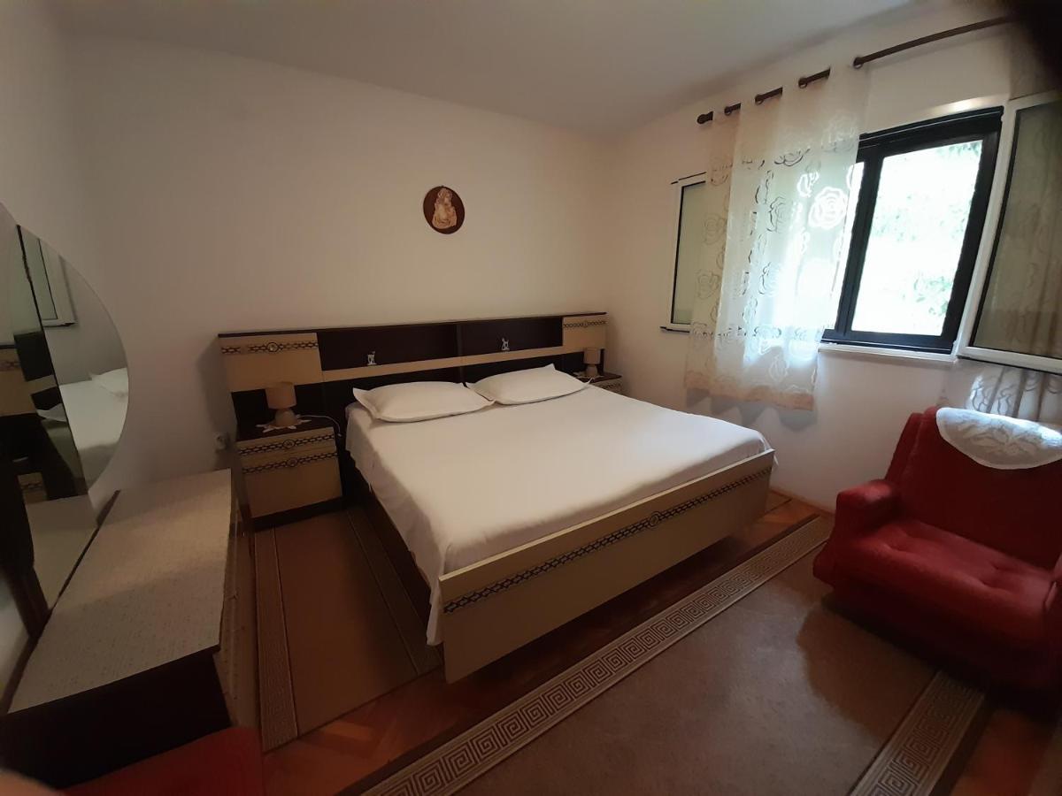 House-Apartments Ela -Mirca- Family Holiday Mirce Extérieur photo