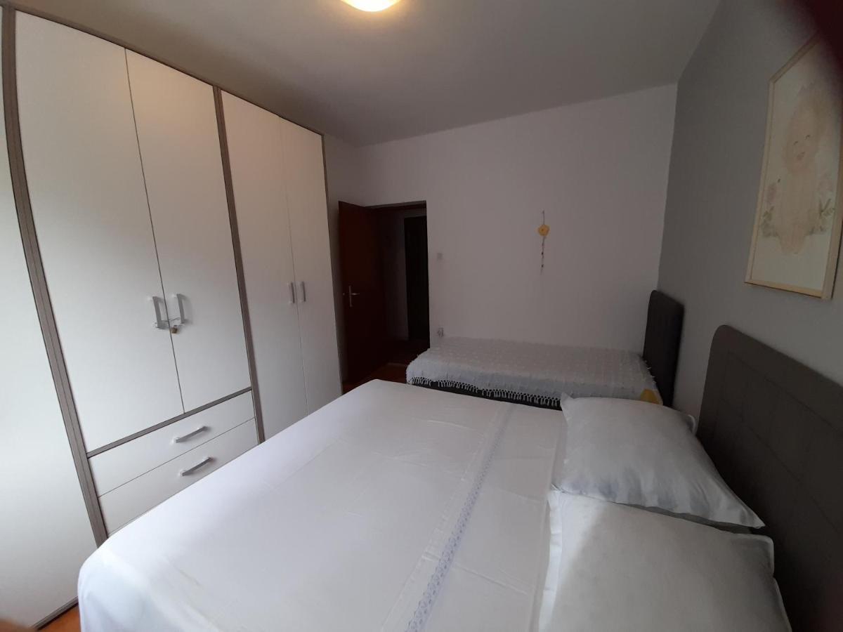 House-Apartments Ela -Mirca- Family Holiday Mirce Extérieur photo