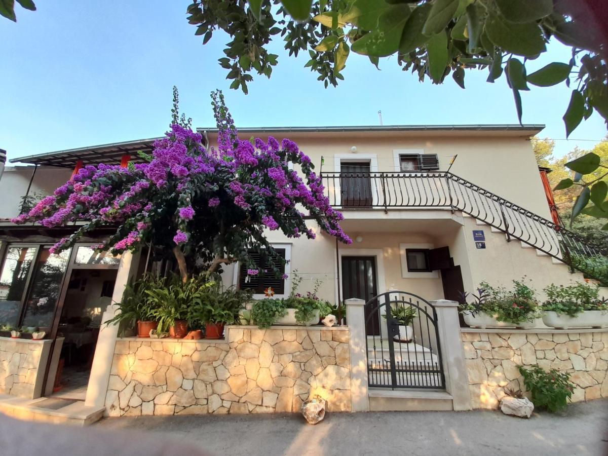 House-Apartments Ela -Mirca- Family Holiday Mirce Extérieur photo