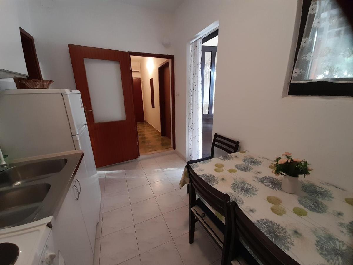 House-Apartments Ela -Mirca- Family Holiday Mirce Extérieur photo
