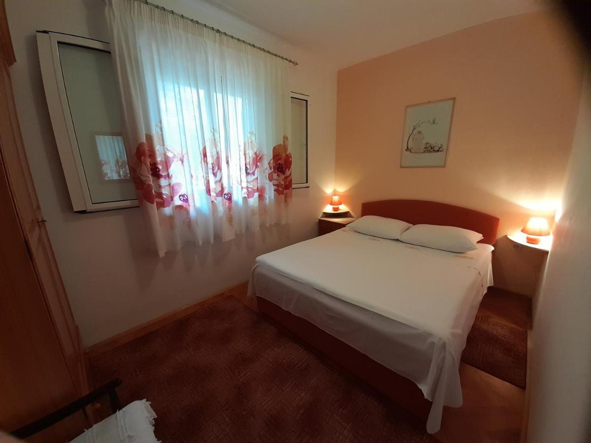 House-Apartments Ela -Mirca- Family Holiday Mirce Extérieur photo