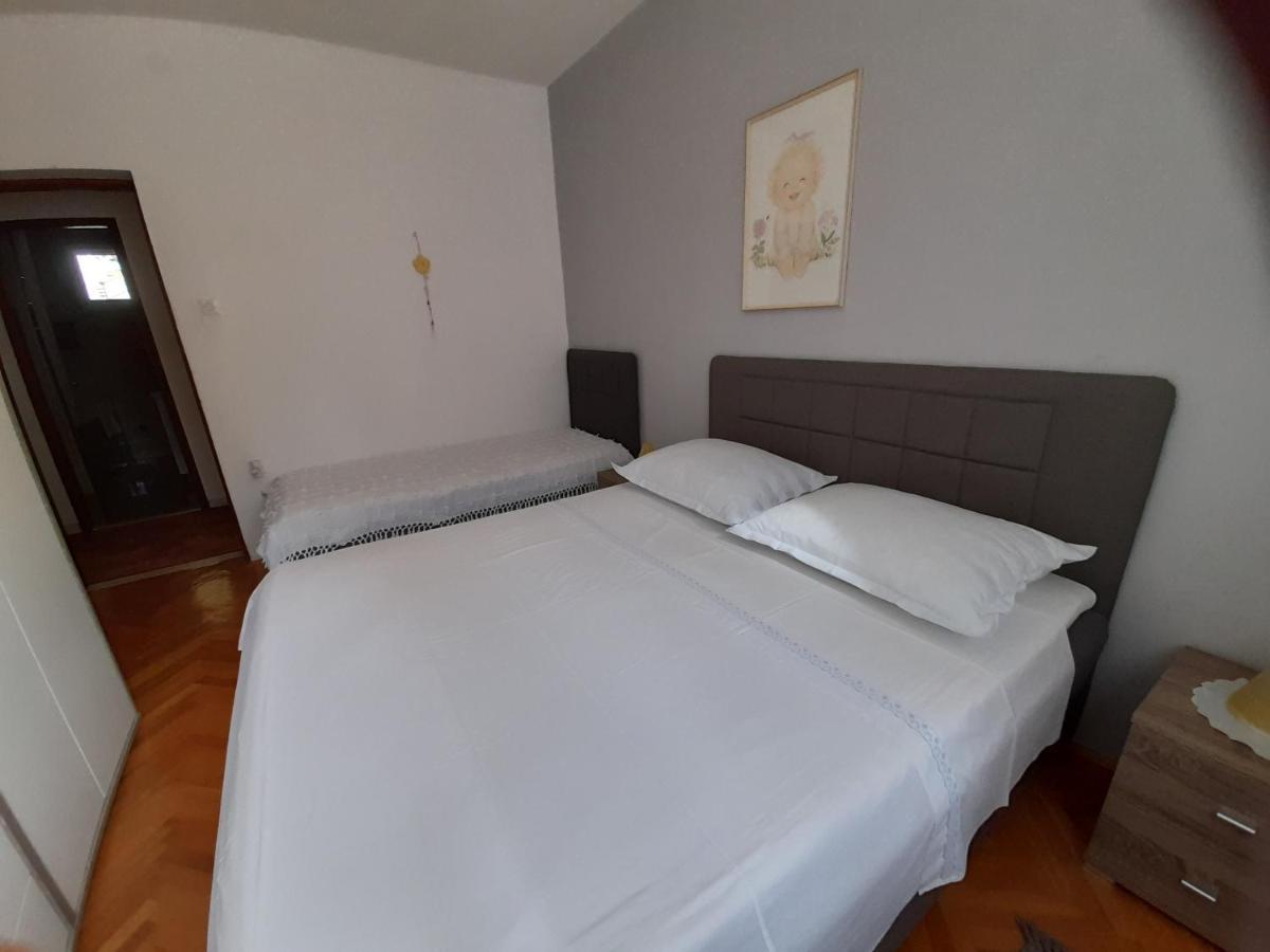 House-Apartments Ela -Mirca- Family Holiday Mirce Extérieur photo